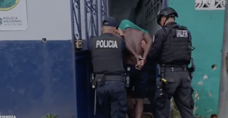 Policía frusta robo a taxista en Colón