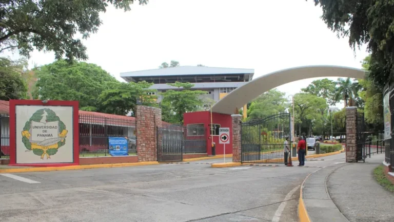 Impugnación de candidata a Rectora es improcedente y sin fundamento legal