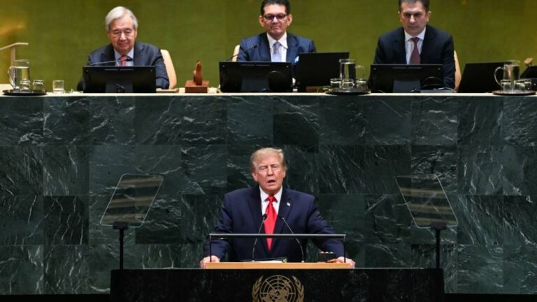 Trump: “¿debo dejar que Irán se reconstruya o debo aniquilarlos?”